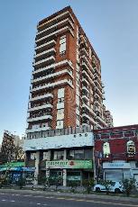 A 3 cuadras de la estación en Lanus Oeste Argentina departamento en estado bueno en alquiler.