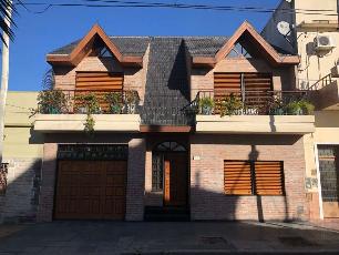 A 6 cuadras de la estación en Villa Libertad Argentina venta de casa de 5 ambientes.