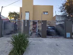Casa con 2 baños en venta en zona resid. de Ituzaingo Norte.