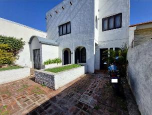 Venta de casa con 3 dormitorios en zona resid. de Ituzaingo Norte.