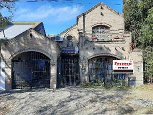 A 6 cuadras de la estación en Ituzaingo Norte casa a 4 cuadras de avenida principal en venta.