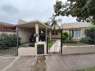 Venta de casa en estado m.bueno en zona resid. de Ituzaingo Norte.