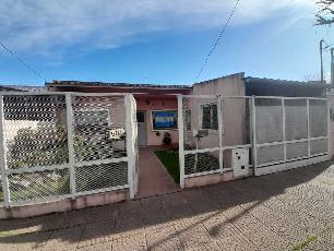 En zona com/res de Ituzaingo Norte venta de casa con 3 baños.
