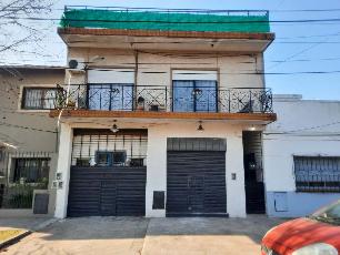 Venta de departamento de 30 años de antigüedad oportunidad en Castelar Norte.
