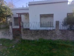 Oportunidad en Merlo Norte venta de casa sobre lote de 10.00 x 31.00.