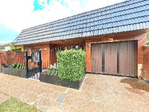 Venta de casa de 100 m² en zona barrio de Castelar Sur.
