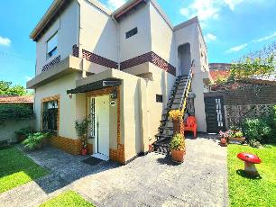 Casa con 2 baños en venta en zona resid. de Ituzaingo Norte.