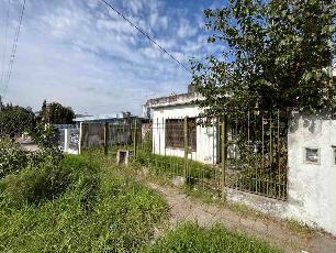 Casa de 70 m² en venta en zona barrio de Castelar Sur.