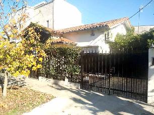 Venta de chalet apto crédito en zona resid. de Castelar Sur.