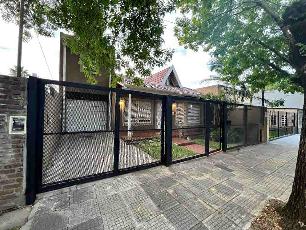 Casa con múltiple en venta a 7 cuadras de la estación en Ituzaingo Norte Argentina.