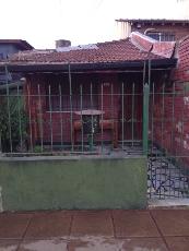Casa de 3 ambientes en alquiler en zona barrio de Castelar Sur Argentina.