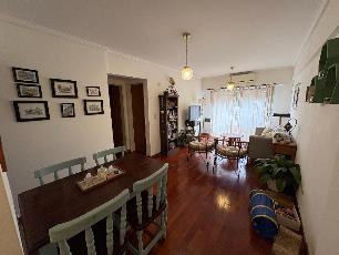 Departamento de 15 años de antigüedad en venta en zona residencial de Moron Centro.