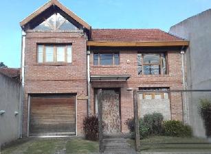 Venta de chalet de 4 ambientes en zona barrio de Ituzaingo Norte.