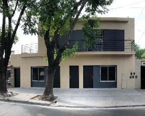 A 7 cuadras de la estación en Merlo Sur departamento de 3 ambientes en venta.