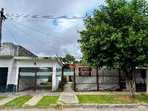 Venta de casa con 3 dormitorios en zona barrio de Moron Sur.