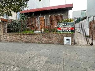 Casa con 2 dormitorios en alquiler en zona residencial de Moron Sur GBA Oeste.