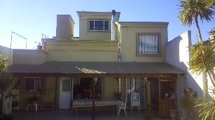 A 5 cuadras de la estación en Ituzaingo Norte venta de chalet de 5 ambientes.