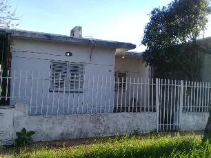 Venta de casa con garage en zona barrio de Castelar Sur.