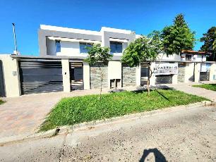 Duplex de 155 m&sup2; en venta en zona residencial de Castelar Sur.