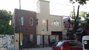 A 4 cuadras de la estación en Ituzaingo Norte casa con simple en venta.
