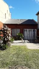 En zona barrio de Ituzaingo Norte chalet con garage en venta.