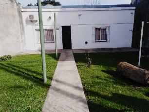En zona barrio de Moreno Centro casa sobre lote de 25.00 x 10.00 en venta.