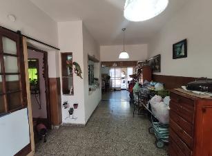Casa en estado bueno en venta a 5 cuadras de la estación en Moron Sur.