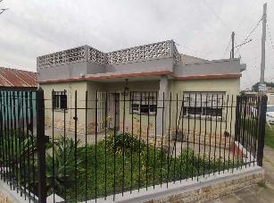 En zona barrio de Moron Sur casa de 130 m² en venta.