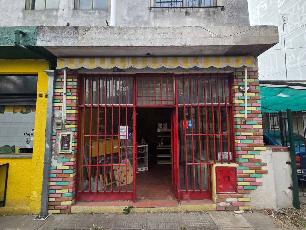 En zona barrio de Moron Centro local apto profesional en alquiler.