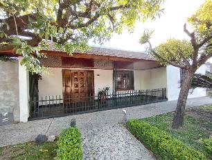 Venta de casa de 30 años de antigüedad en zona barrio de Moron Sur.