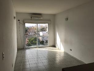 Monoambiente de 20 años de antigüedad en venta a 4 cuadras de la estación en Merlo Sur.