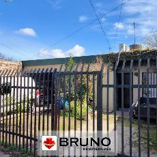 En zona barrio de Libertad casa en estado bueno en venta.