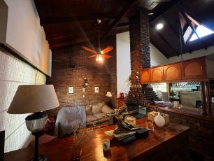 A 7 cuadras de la estación en Moron Sur venta de chalet de 227 m².