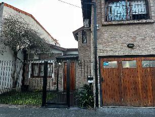 En zona resid. de Castelar Sur Moron casa de 160 m² en venta.