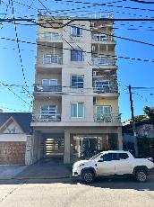 En zona barrio de Merlo Sur departamento de estilo clasico en venta.