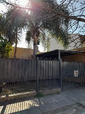 En zona barrio de Parque San Martin venta de casa en estado bueno.
