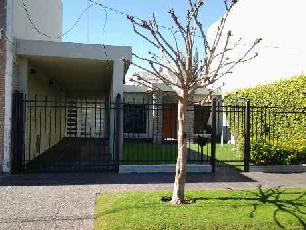 Oportunidad en Loma Hermosa General San Martin venta de casa con entrada.