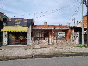 Casa de 65 años de antigüedad en venta en zona barrio de Barrio Luna Hurlingham.