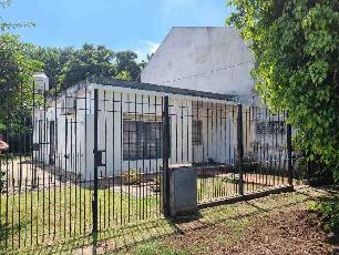 Venta de casa en estado bueno en zona barrio de Barrio Luna.