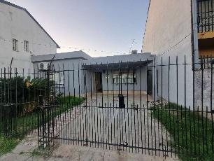 Casa a 6 cuadras de avenida principal en venta en zona resid. de Barrio Luna.