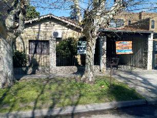 En zona barrio de Parque Quirno venta de chalet sobre lote de 10.00 x 45.00.