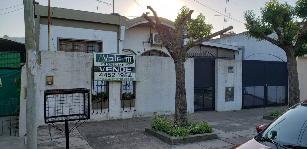 Casa con simple en venta en zona barrio de Barrio Luna.