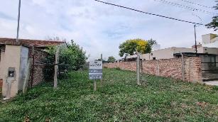 En zona resid. de Barrio San Bernardo Lujan lote en estado m.bueno en venta.