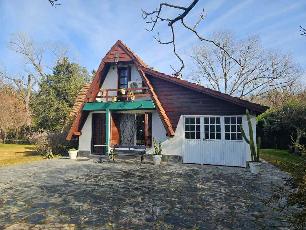 En zona barrio de Valle Verde Lujan quinta con 3 dormitorios en venta.