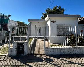 Casa de 3 ambientes en venta en zona barrio de Moreno Sur Argentina.