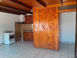 Alquiler de casa fondo de 37 m² en zona barrio de Quilmes Oeste Centro GBA Sur.