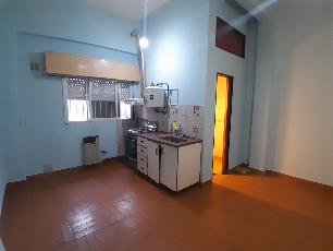 Alquiler de monoambiente de estilo standar en zona com/res de Barrio Parque Bernal.