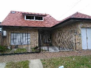 Venta de chalet ph a una cuadra de avenida principal en zona barrio de Quilmes Oeste.