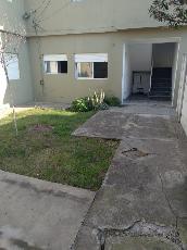 En zona barrio de Quilmes Oeste departamento de 15 años de antigüedad en alquiler.