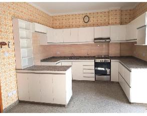 En zona barrio de Quilmes Oeste Centro GBA Sur alquiler de departamento tipo casa de 3 ambientes.